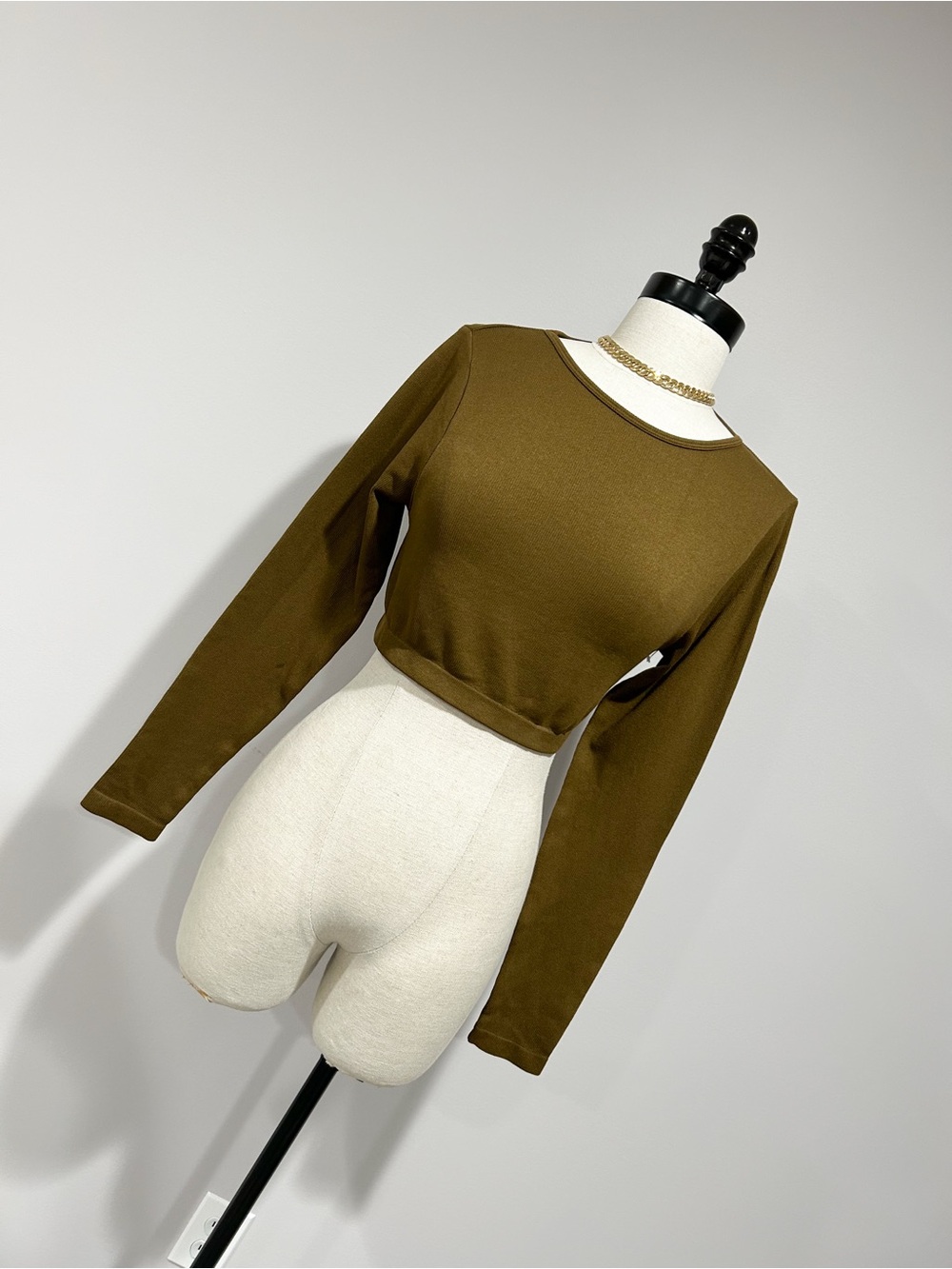 Cropped Long-Sleeve Crew Top in Olive